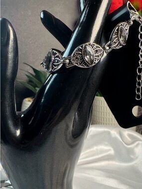paparazzi Black and Silver Marquise Filigree Bracelet